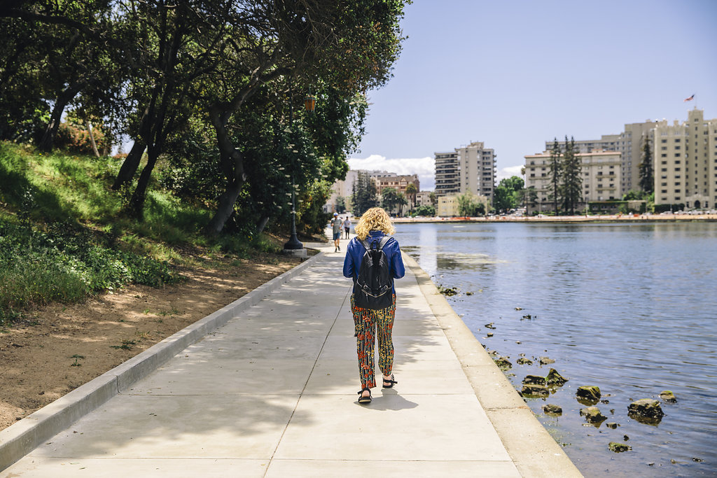 Waterfront walk in neighborhood at Lake Merritt | ZO Oakland Apartments