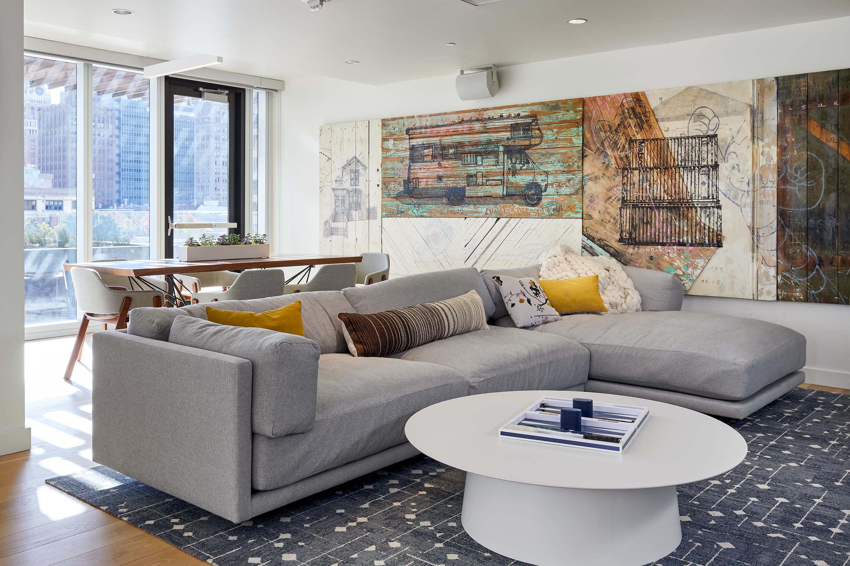 5th floor lounge seating | ZO Oakland Apartments